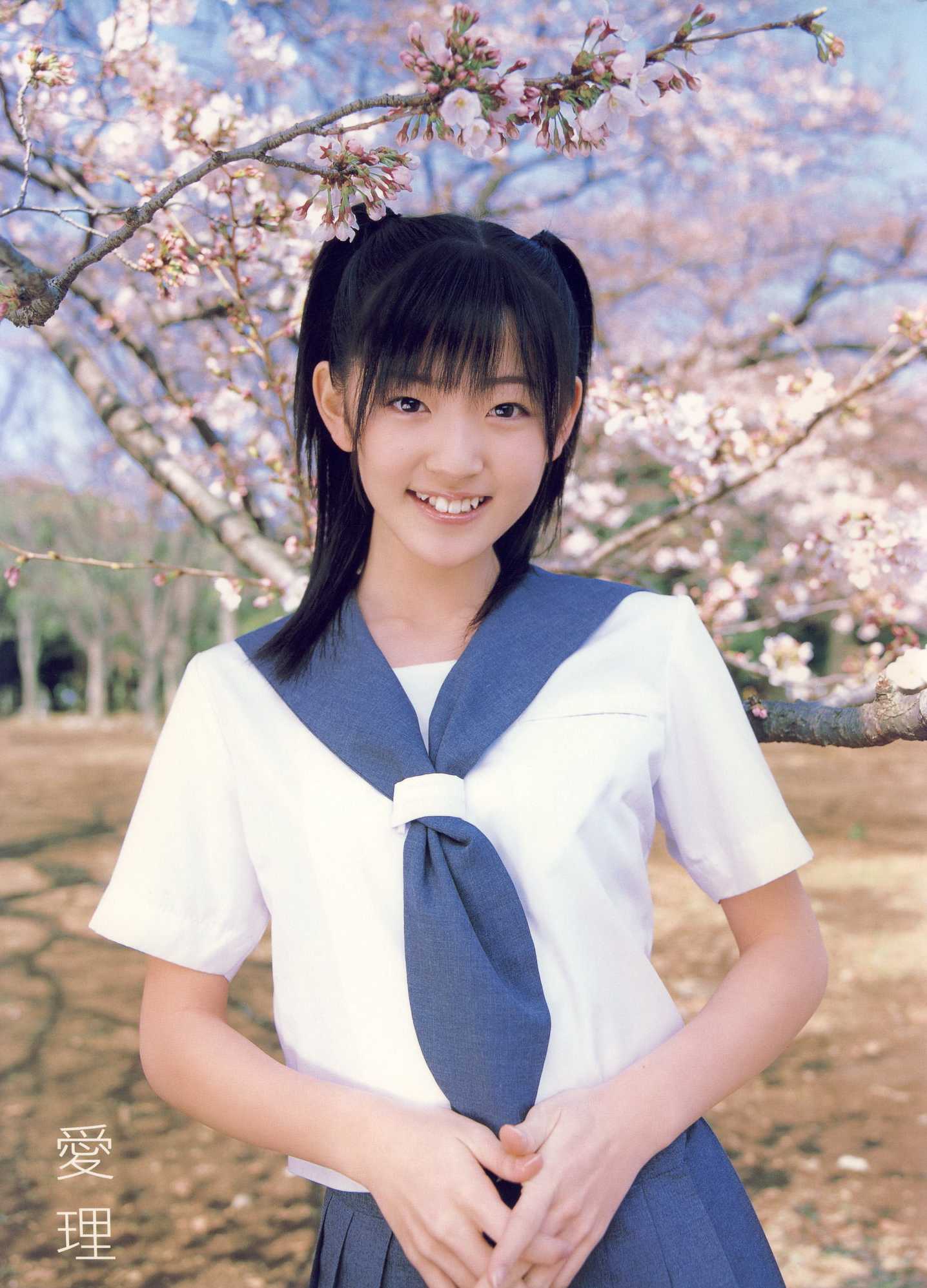 Suzuki Airi shashinshū "Airi" (Photobook)